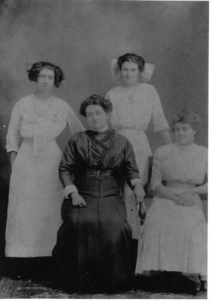 Annie Smith Graham With Daughters